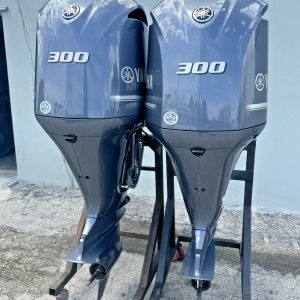 Used Pair 2021 Yamaha 300hp F300hp 4-Stroke-25 Shaft Outboard Motors