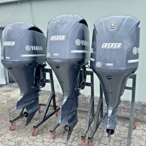 Used Triple 2018 Yamaha 300hp 4-Stroke 25-Shaft Outboard-Motors