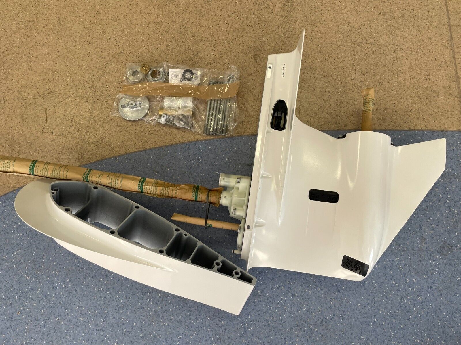 New Yamaha F300-F250-F225 Lower-Unit Assy - Image 3