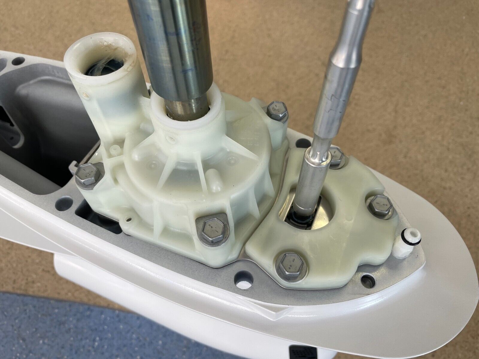 New Yamaha F300-F250-F225 Lower-Unit Assy - Image 7