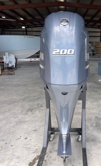 2014 Yamaha 200hp 4 stroke 25'' Outboard Motor
