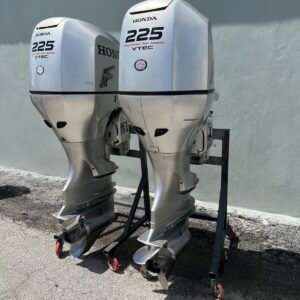 2013 Pair Honda 225hp 4-Stroke 30-Shaft Outboard Motor