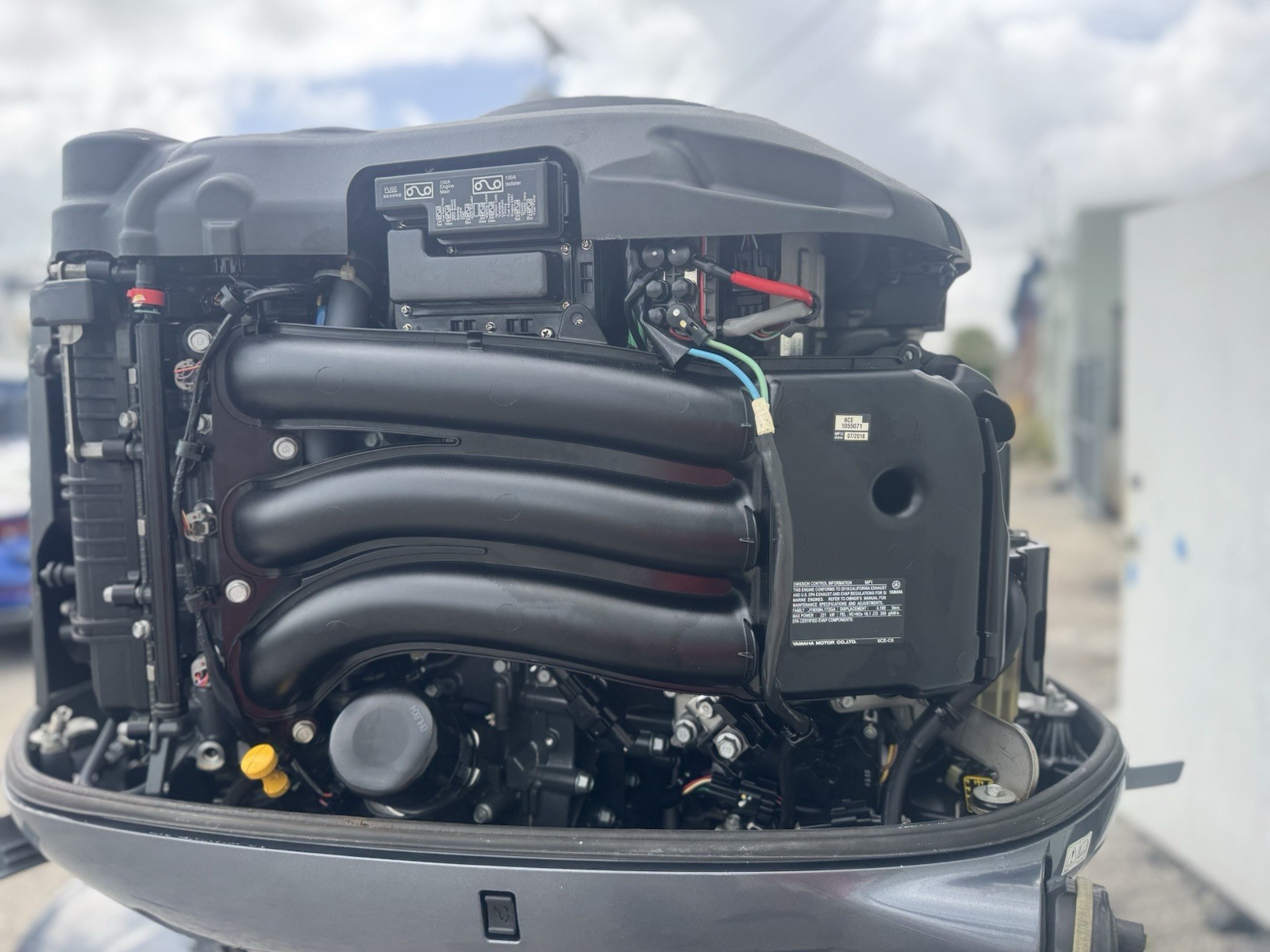 Used 2018 Yamaha 300hp 4-Stroke 25-Shaft Outboard Motor - Image 2