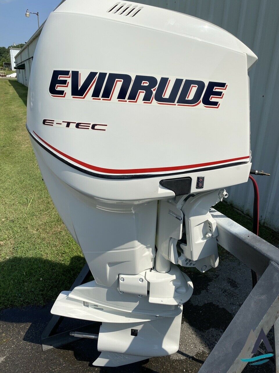 2011-Evinrude-ETEC-200-HP-6-Cyl-DFI-2-Stroke-25-Shaft-Counter-Rotation-Motor - Image 4