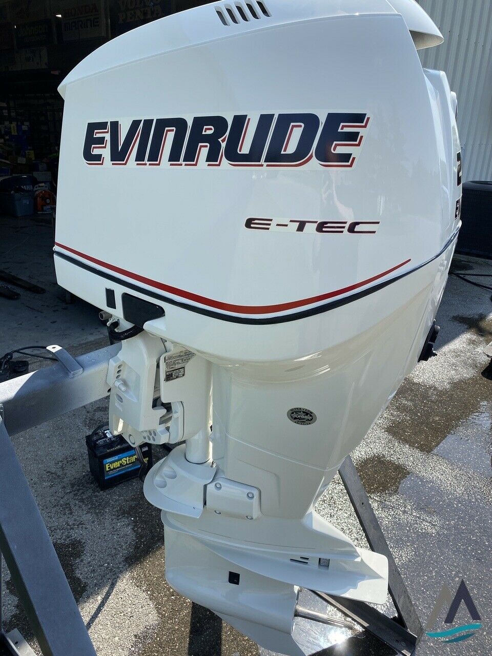 2011-Evinrude-ETEC-200-HP-6-Cyl-DFI-2-Stroke-25-Shaft-Counter-Rotation-Motor - Image 5