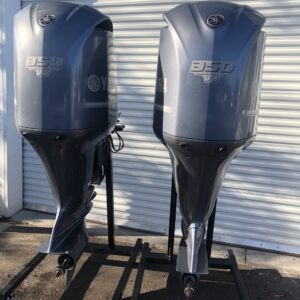 Twin 2011 Yamaha 350hp 4 Stroke 30 Shaft Outboard Motors