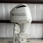 2014 Yamaha F300XCA 300HP 4.2L V6 4-Stroke 25 Shaft Outboard Motor