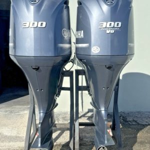 Used Pair 2017 Yamaha 300hp 4 stroke 25 shaft Outboard Motors