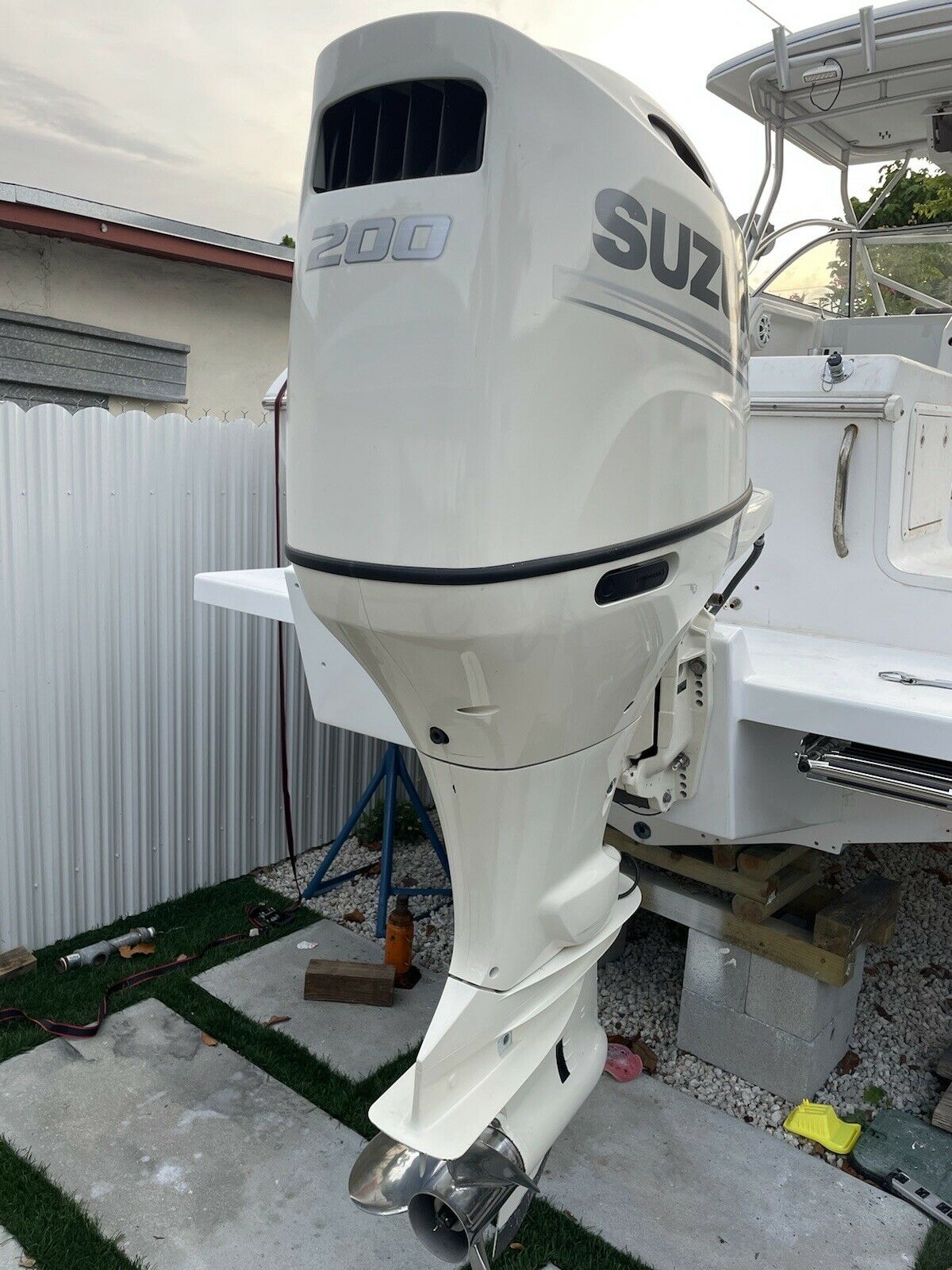 2018 Suzuki 200hp 4 Stroke 25 Shaft Outboard Motor